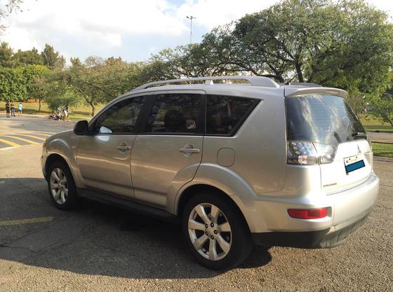 MITSUBISHI OUTLANDER 3.0 GT 4X4 V6 24V GASOLINA 4P AUTOMÁTICO MITSUBISHI OUTLANDER 3.0 GT 4X4 V6 24V GASOLINA 4P AUTOMÁTICO